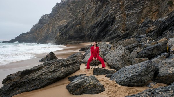 Ultimate Guide: Chic Ways to Pair Your Maxi Dress with a Leather Jacket for Stunning Looks!